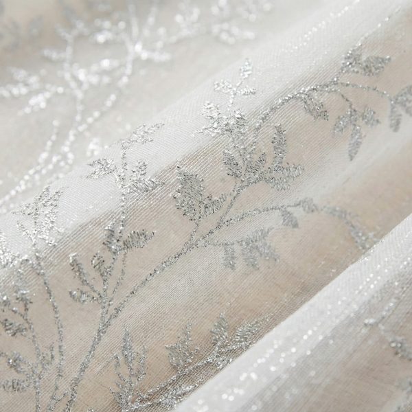 حریر نقره‌ای شاخه‌ای ظریف